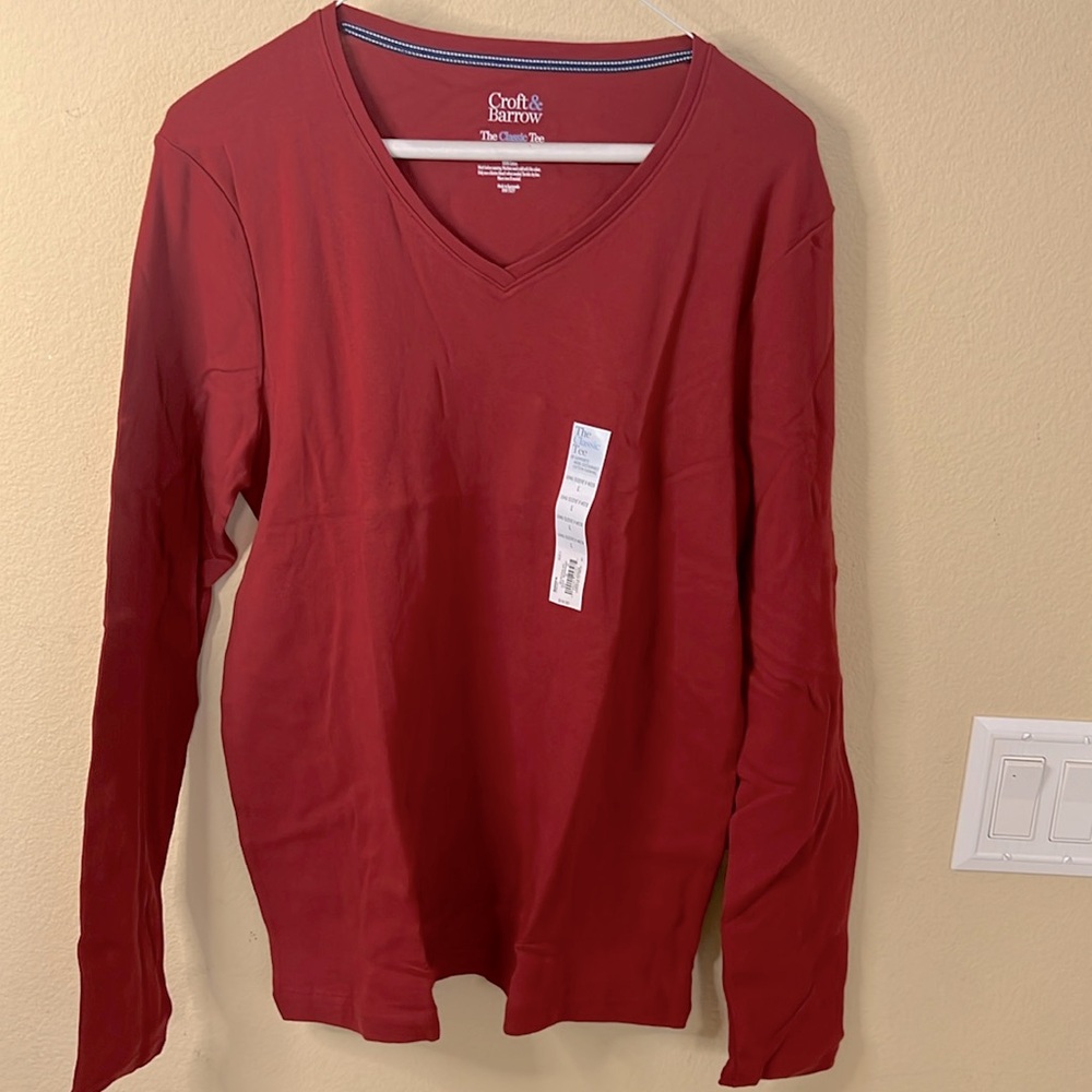 Very neck long sleeved red tee